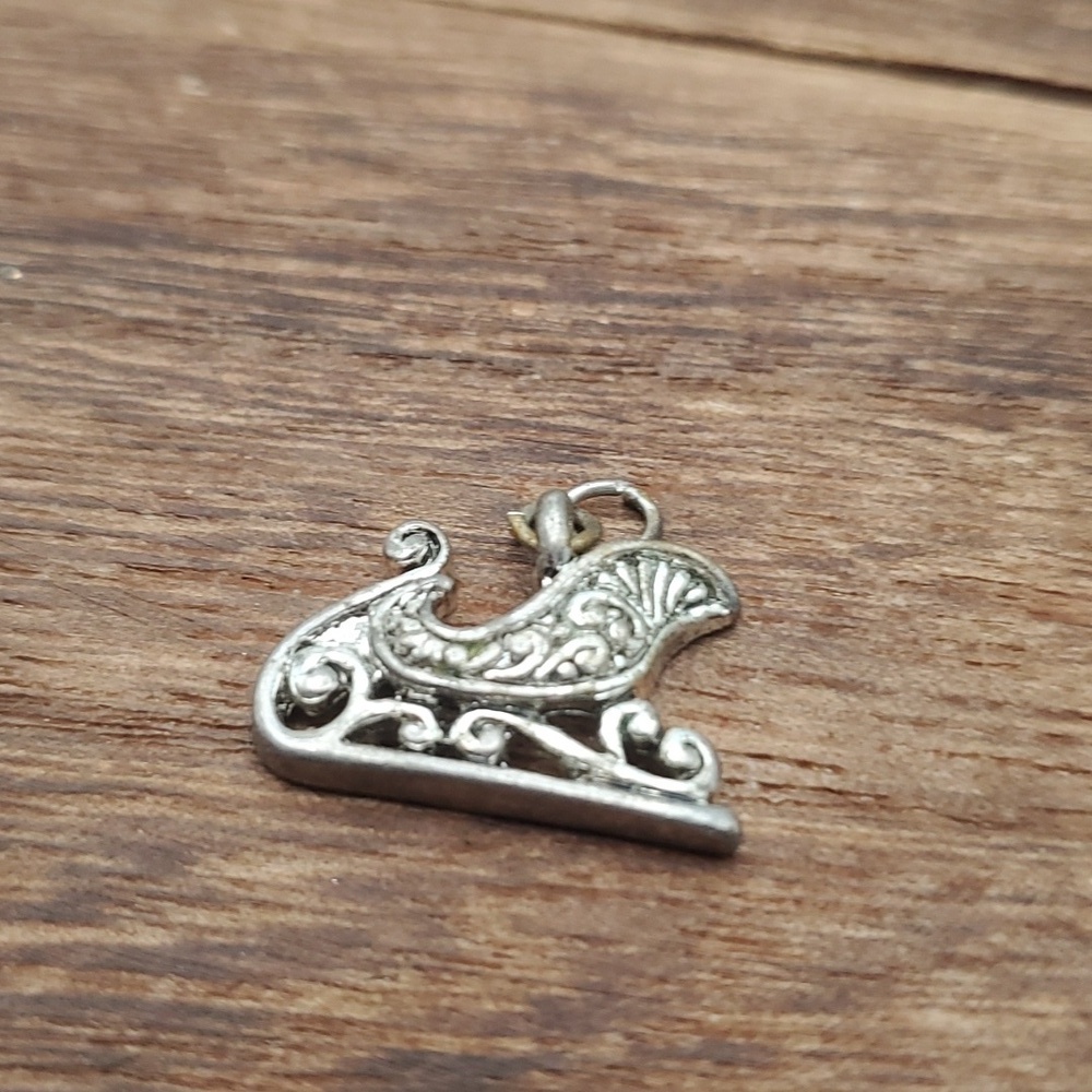 Silver tone sleigh Christmas seasonal‎ charm pendant